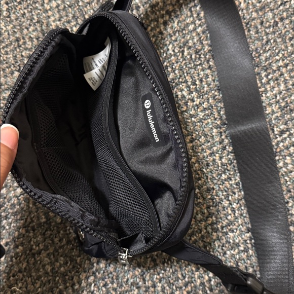 Lululemon everywhere belt bag 2L - Picture 2 of 4
